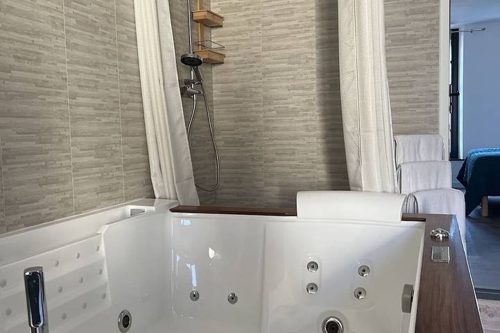 Superbe chambre privée avec jacuzzi et salon de détente in Amiens, Région d'Amiens