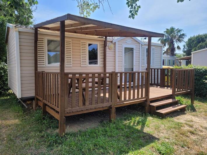 Camping pour 6 personnes, avec bassin pour enfant ainsi que piscine et terrasse à Port-la-Nouvelle