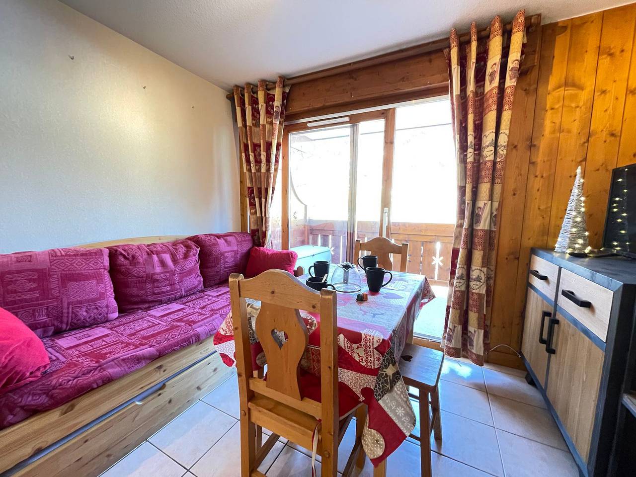 Apartamento entero, Apartamento acogedor a pie de pistas con balcón in Flumet, Albertville region