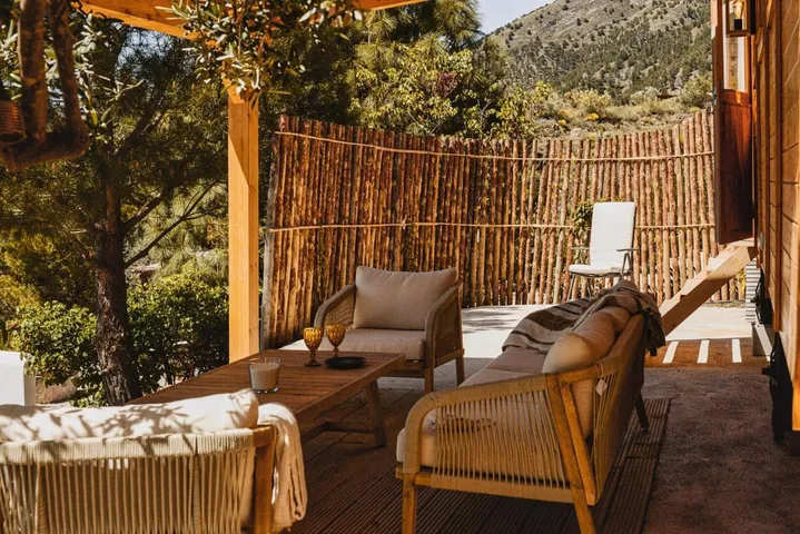Lodge for 2 people, with garden and pool as well as terrace and view - 1