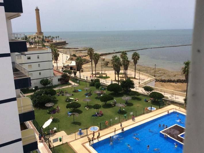 Apartamento para 6 personas, con Balcón y Terraza además de Jardín y Piscina en Chipiona