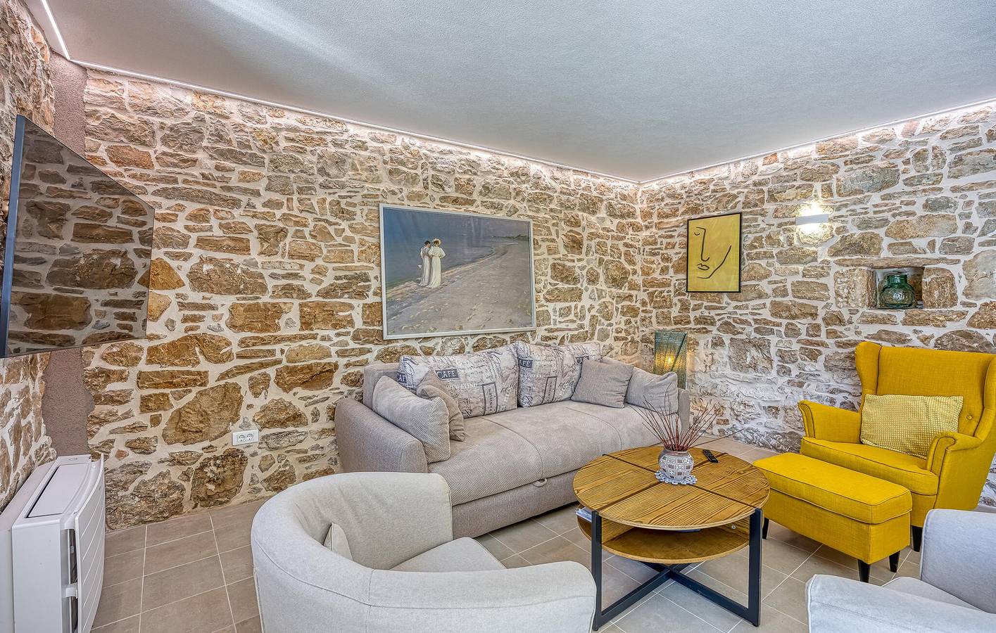 Gemütliche 200 m² große Wohnung mit Pool, Parkplatz und WLAN in der Nähe des Selina City Center in Selina, Zentralistrien