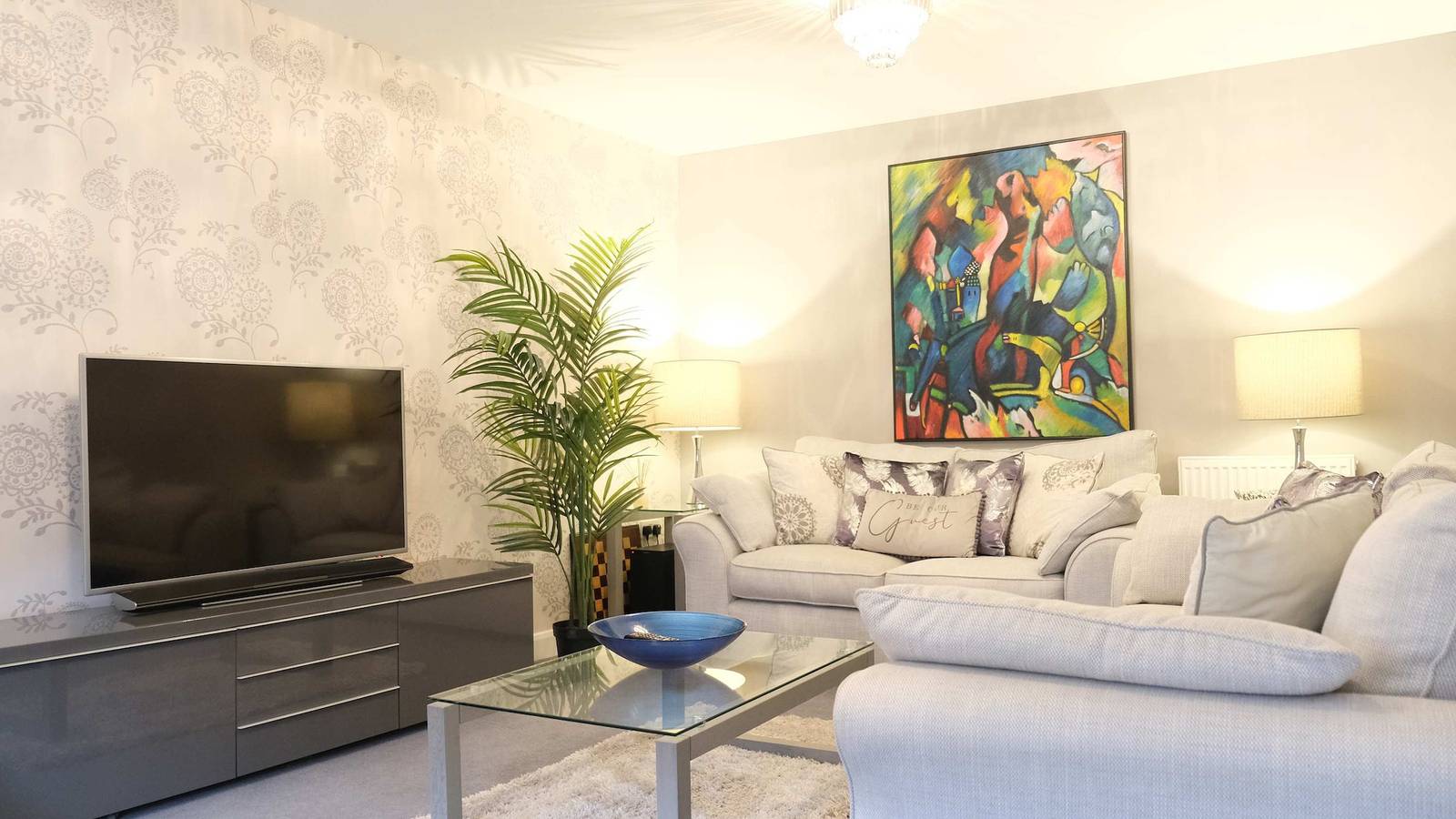 Cozy 4-Br Brick House with Garden in Bedford in Bedford