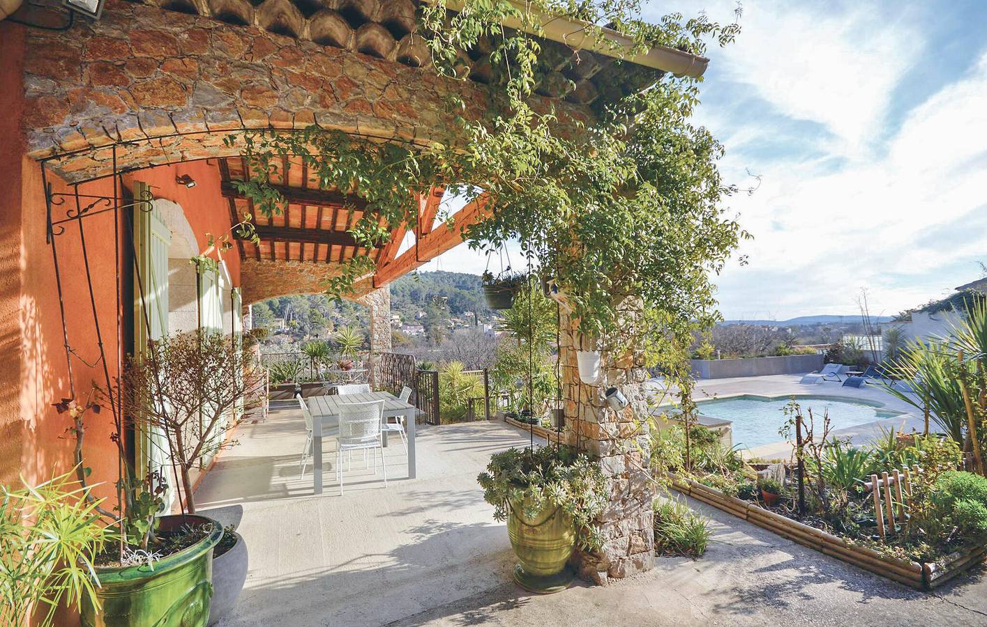 Cozy Apartment with Pool, Terrace & WiFi - Solliès-Pont in Solliès-Toucas, Toulon region