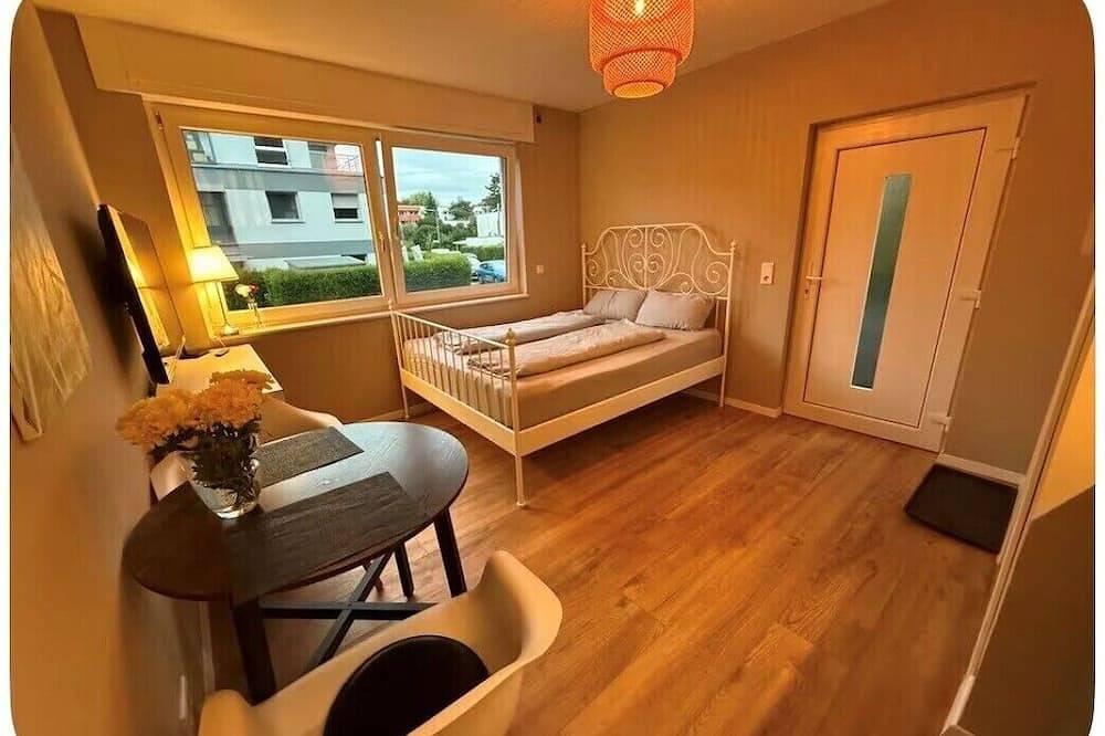 Entire apartment, 5 minutes' walk from the banks of the Rhine in Biebrich and the palace park in Wiesbaden, Rheingau