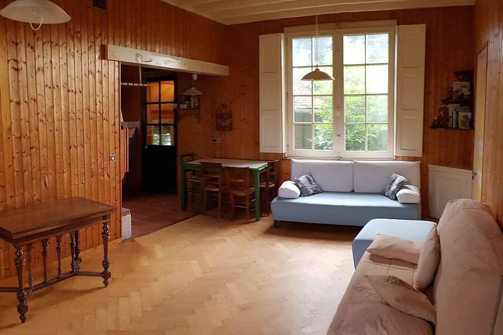 Chalet in the heart of a park in Aigrefeuille-sur-Maine, Nantes region