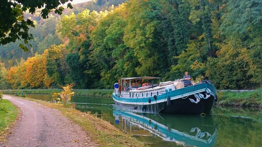 Bateau pour 2 personnes, avec vue sur le lac ainsi que terrasse et vue, adapté aux familles - 1
