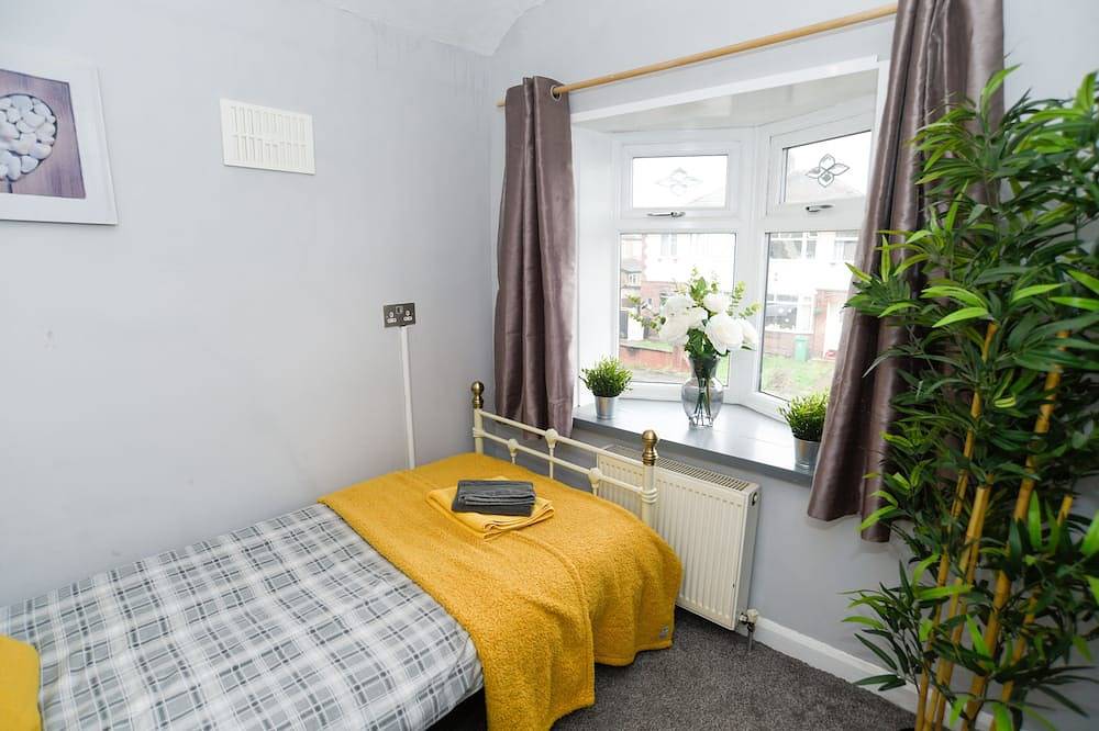 Fabulous Home from Home 3 bed House in Crewe, Cheshire East