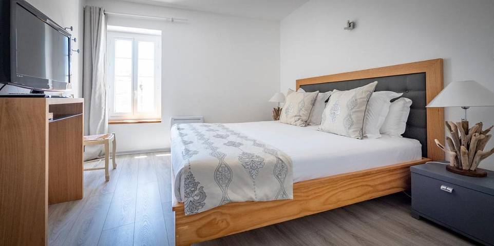 Hôtel pour 4 personnes, avec terrasse à Cruis - 2