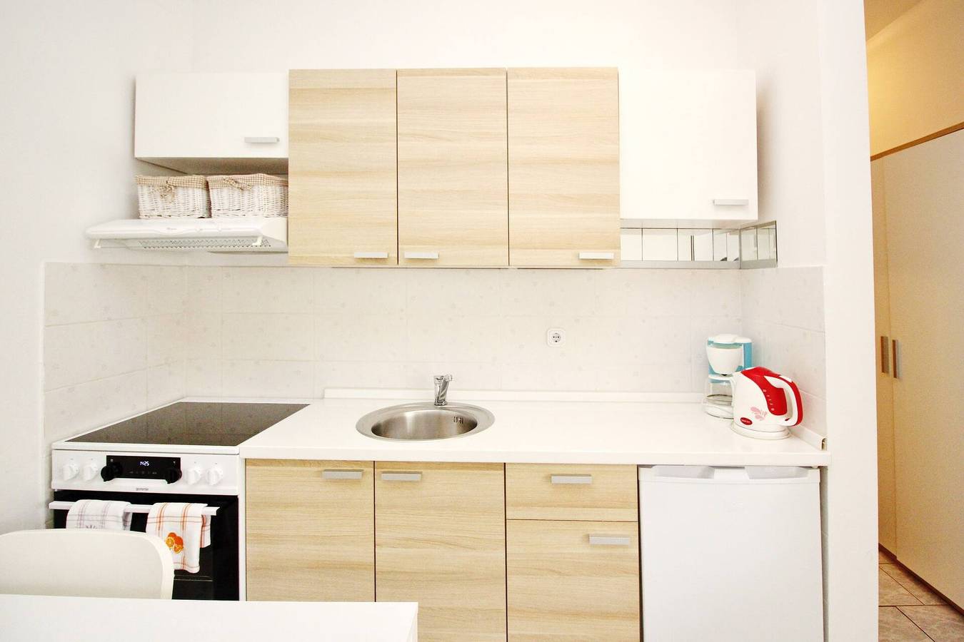 Ganze Wohnung, Studio-Apartment Rozman Beach - in der Nähe des Strandes, mit Terrasse in Zarok, Baska