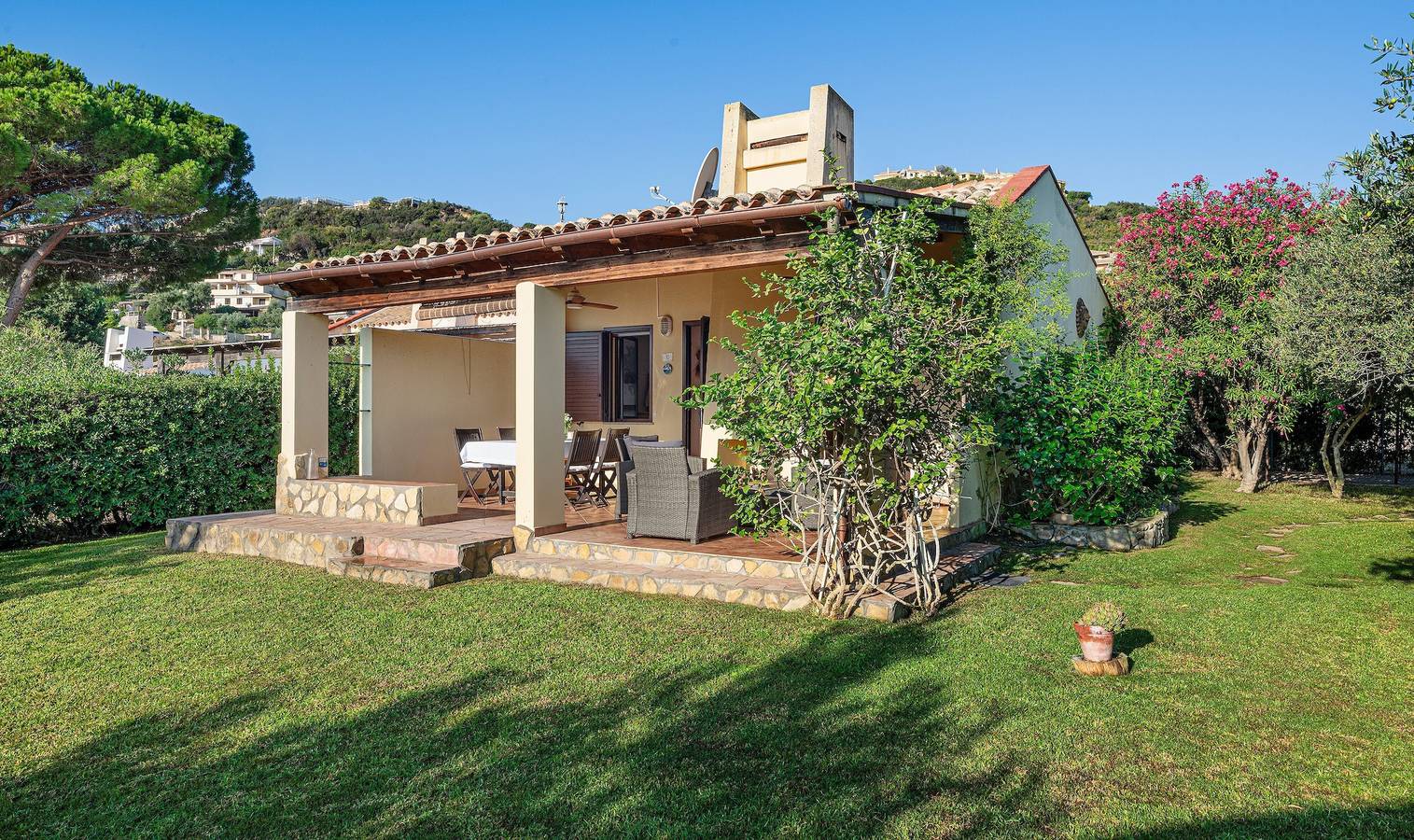 Villa 'Liana' con Terraza Privada, Wi-Fi y Aire Acondicionado in Costa Rei, Muravera