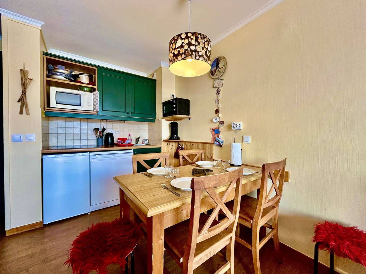 Appartement entier, Charmant T2 avec grande terrasse, proche télécabines et commerces, parking inclus in La Salle-les-Alpes, Serre Chevalier