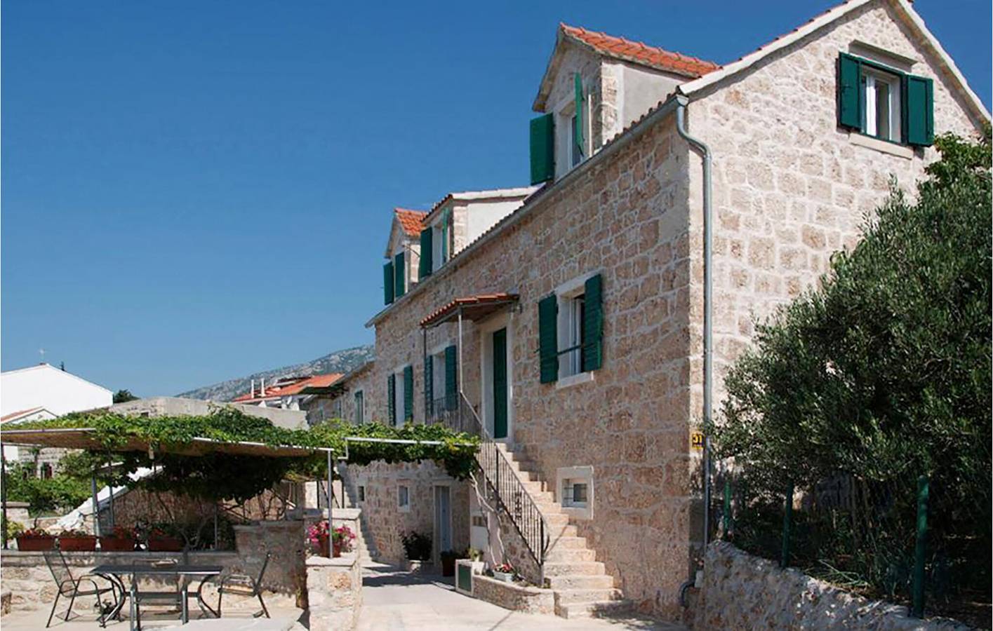 Ganze Ferienwohnung, Gemütliche Ferienwohnung mit Terrasse, WLAN und Parkplatz, 1 km vom Strand entfernt in Bol, Brac