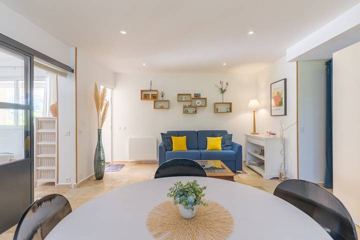 Geheel appartement, Appartement 'Lobéal' met gedeeld zwembad, Wi-Fi en airconditioning in Auriol, Middellandse Zeekust (Frankrijk)