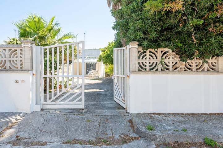 Appartement 'Villa Ruggieri - Semiterra' met privéterras en tuin in Torre Specchia Ruggeri, Melendugno
