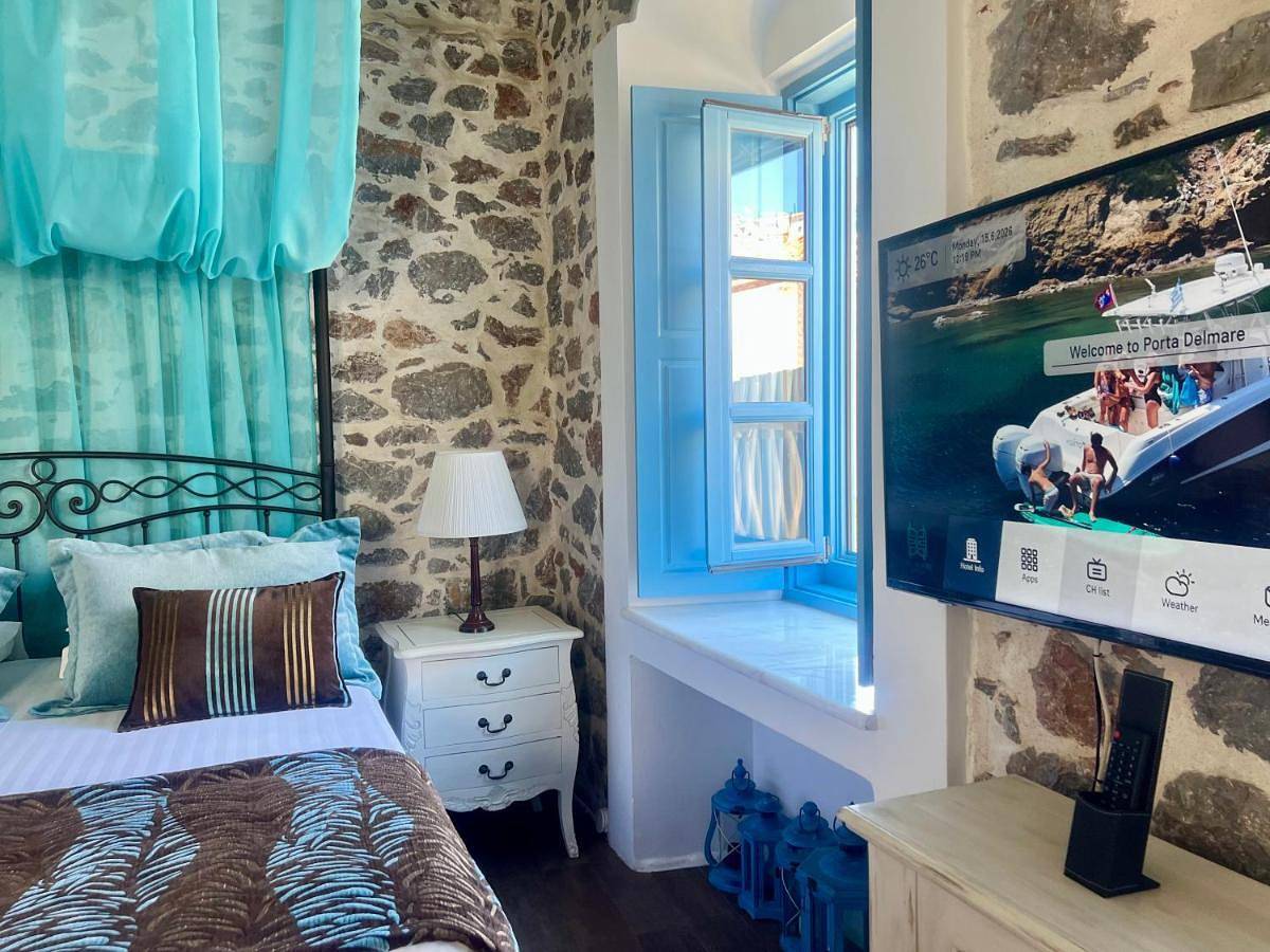 Deluxe Double Room in Hydra