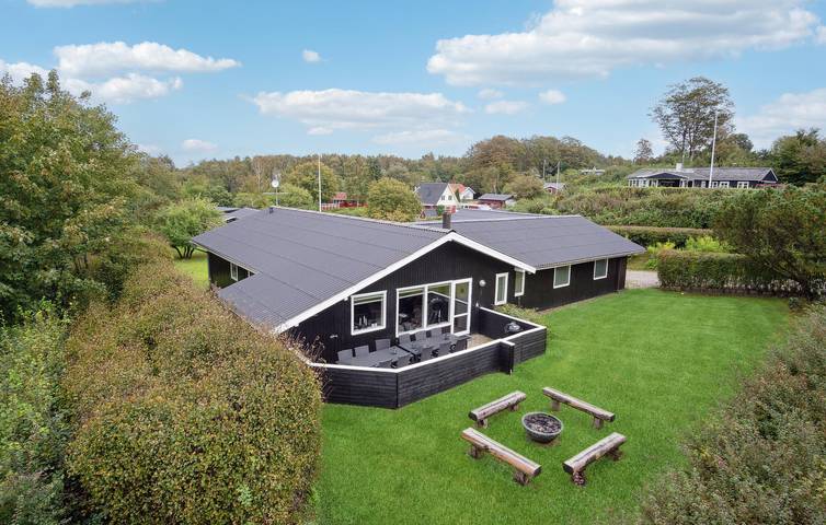 Ferienhaus für 12 Personen, mit Terrasse und Whirlpool sowie Pool und Sauna in Bønnerup Strand