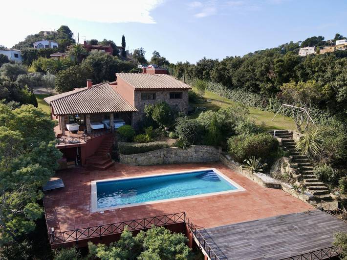 Casa de huéspedes para 9 personas, con jacuzzi además de jardín y terraza en Provincia de Gerona - 4