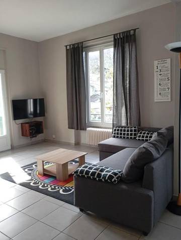 Gîte pour 4 personnes, avec terrasse et vue à Labégude