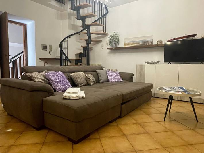 Apartamento entero, Apartamento vacacional "Alle Rive" con Wi-Fi en Salò in Spiaggia delle Rive (Salò), Saló