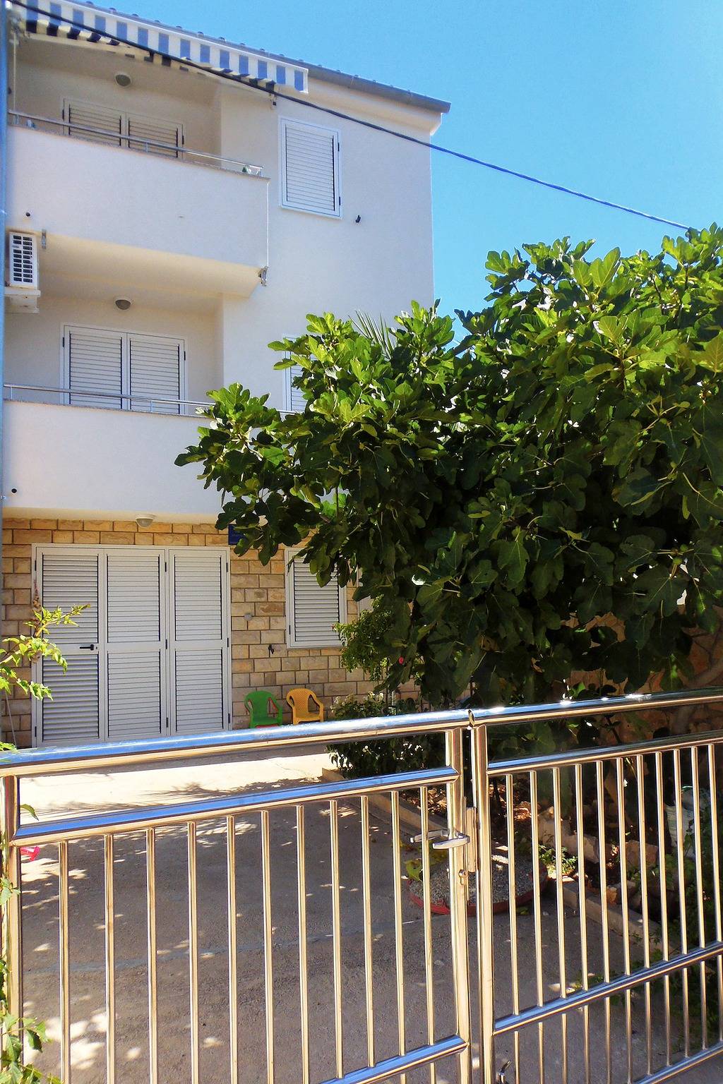 Ganze Wohnung, 1-Zimmer-Ferienwohnung mit Terrasse und Meerblick Kosljun, Pag A-3321-b in Pag Stadt, Pag