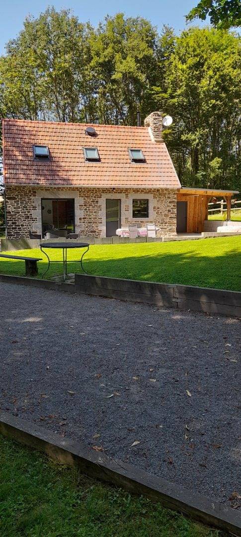 Gîte pour 6 personnes, avec terrasse et jardin à Tirepied