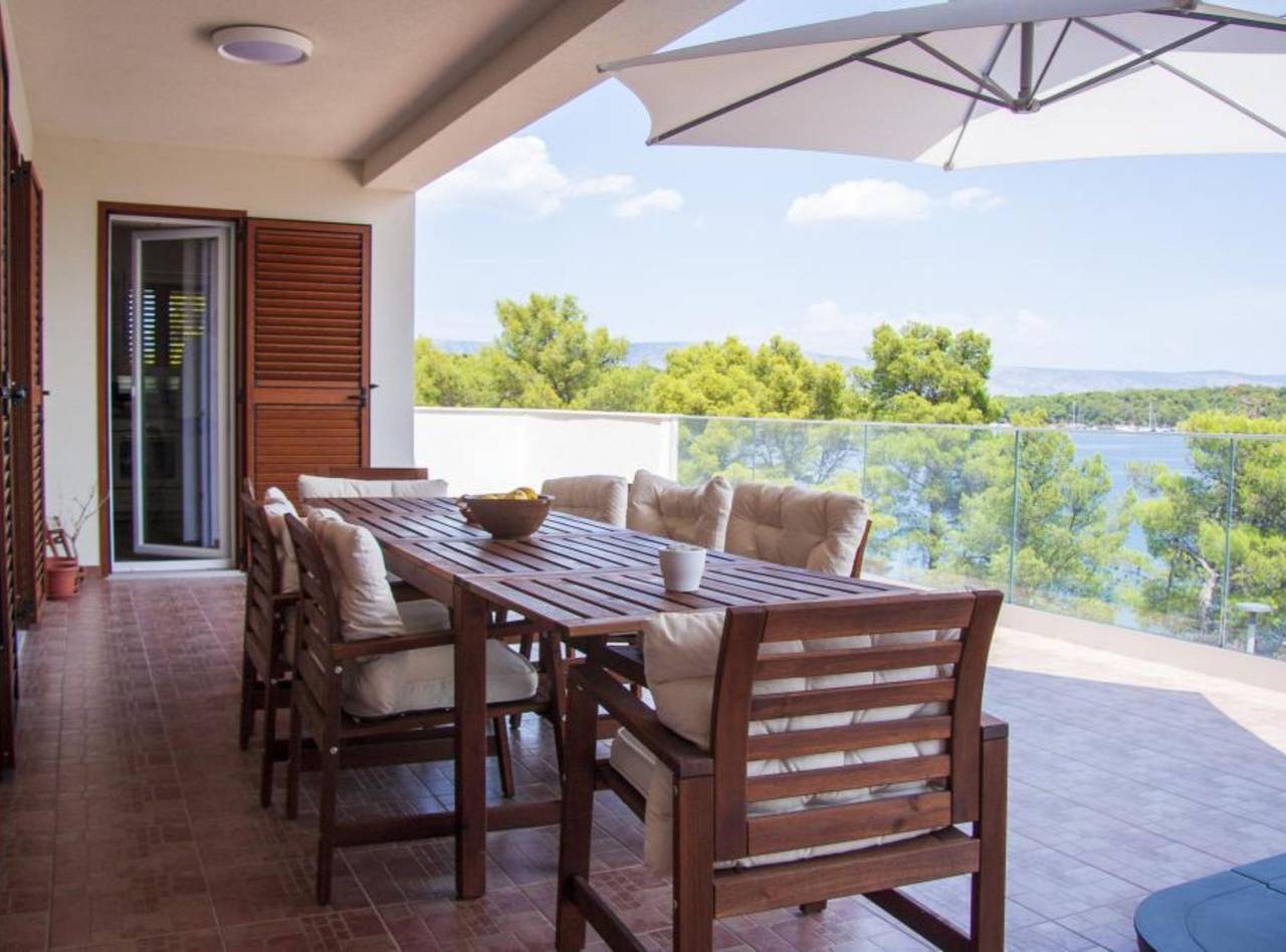 Three Bedroom Holiday Home With Balcony and Sea View in Jelsa, Hvar (isla)