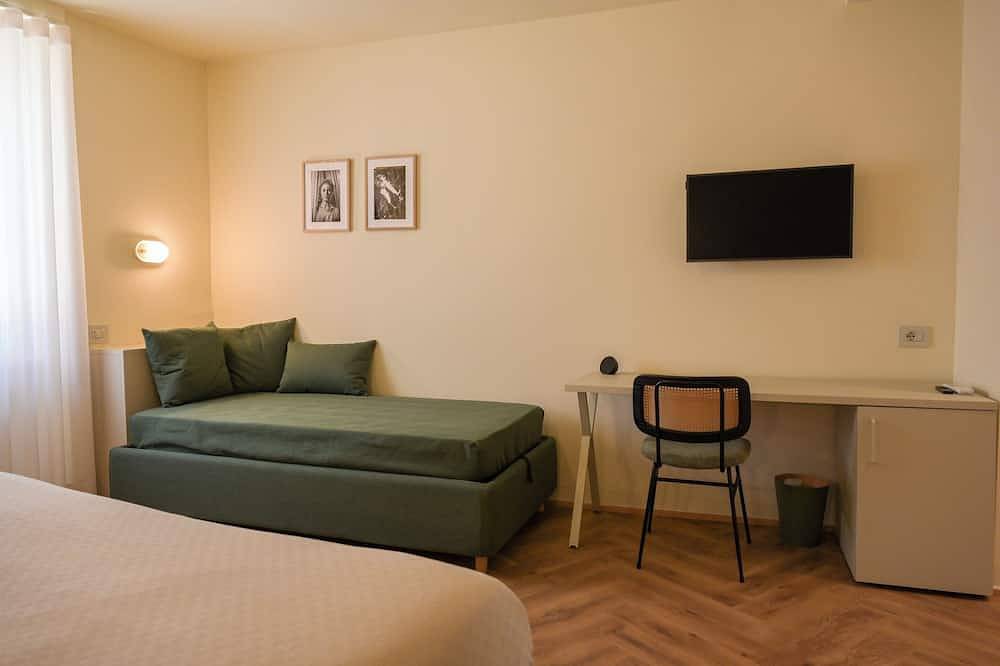 Elegante camera panoramica in centro a Foligno, vicino a Stazione e Caserma in Foligno, Perugia e dintorni