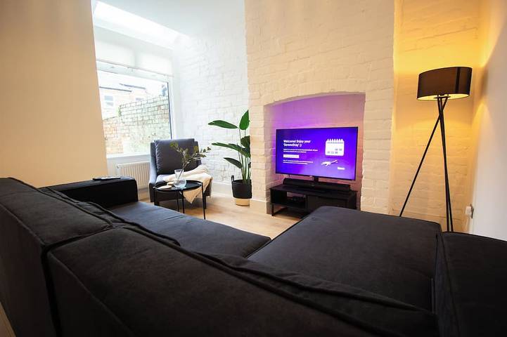 Vacation house for 10 people, with yard in Manchester