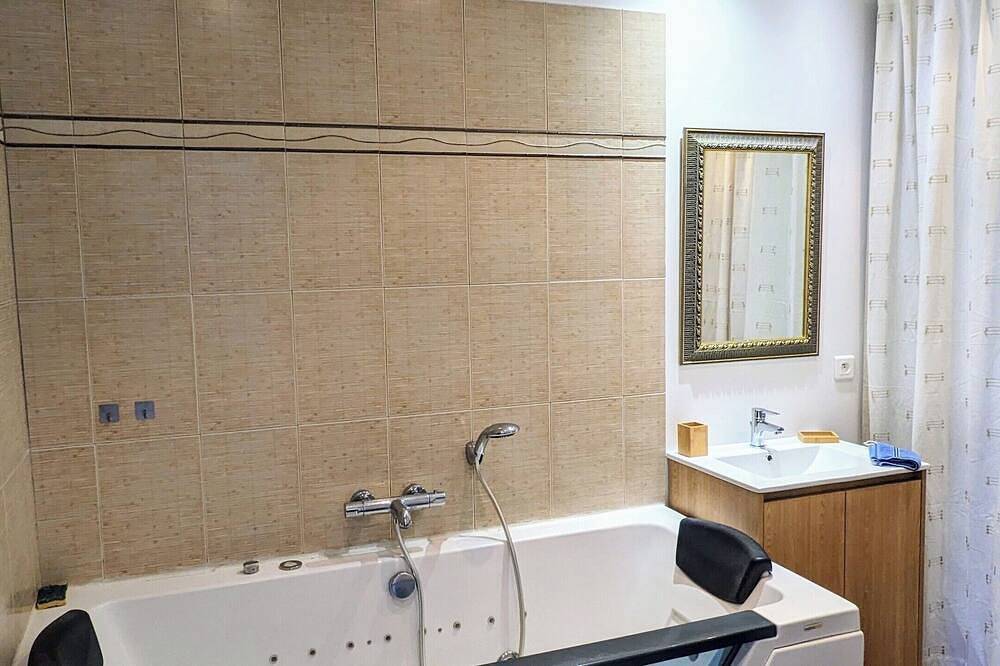 Apartamento entero, Spacious apartment with 2 bedrooms and 1 study - Peymeinade, near Grasse in Peymeinade, Region de Cannes