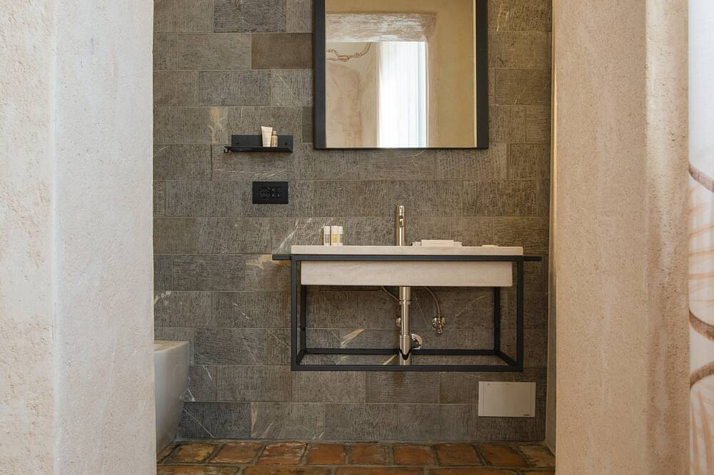 Ognissanti Guesthouse - Historical Centre Room, Double room with private bathroom in Fermo (Village), Fermo