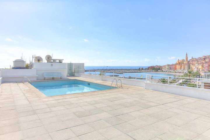 Gîte pour 4 personnes, avec piscine et jardin, animaux acceptés dans Plage des Sablettes Est