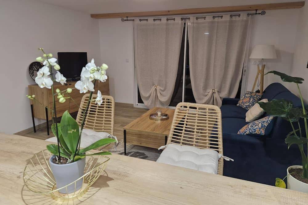 Entire apartment, 2/4-person ground-floor apartment with in Saint-Jean-Pied-de-Port, Bayonne region