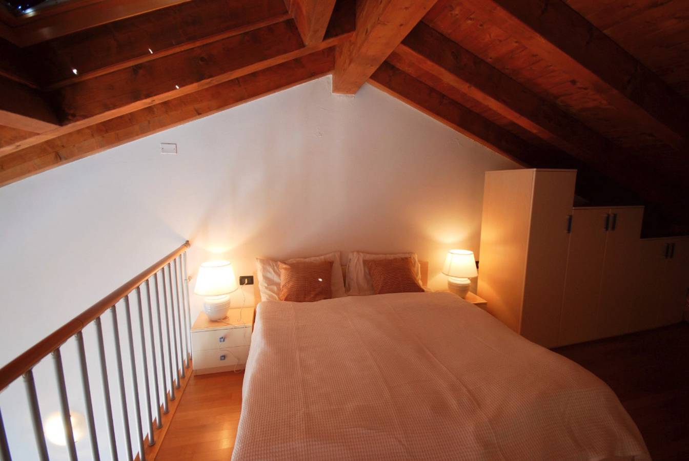 Entire apartment, Apartment 'Cristina' with Lake View, Shared Pool and Wi-Fi in Tignale, Garda Mountains