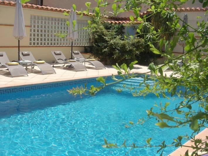 Location de vacances pour 2 personnes, avec Terrasse et Jardin ainsi que Piscine et Vue à Espira-de-l'Agly