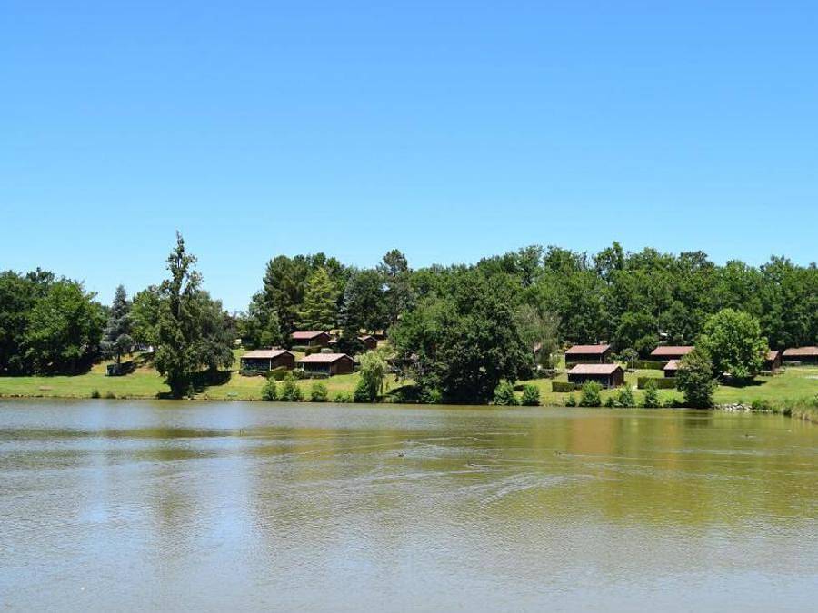 Camping et Village Vacances Le Lac - Chalet 6 personnes - Chalet in Boulogne-sur-Gesse, Haute-Garonne