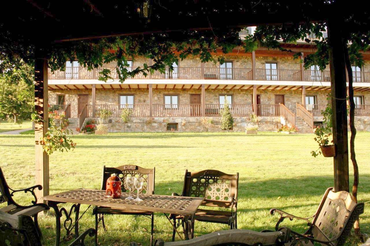 Alojamiento en entorno rural Los Trobos in Vega de Espinareda, Cordillera Cantábrica