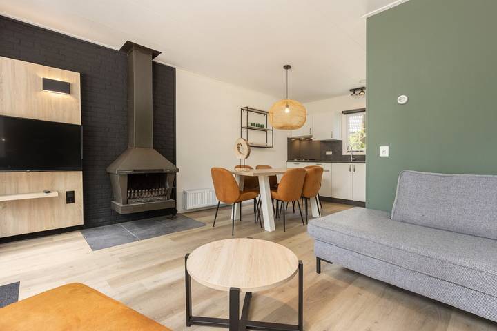 Blokhut voor 6 personen, with Balkon/Terras and Terras as well as Tuin in Noord-Brabant