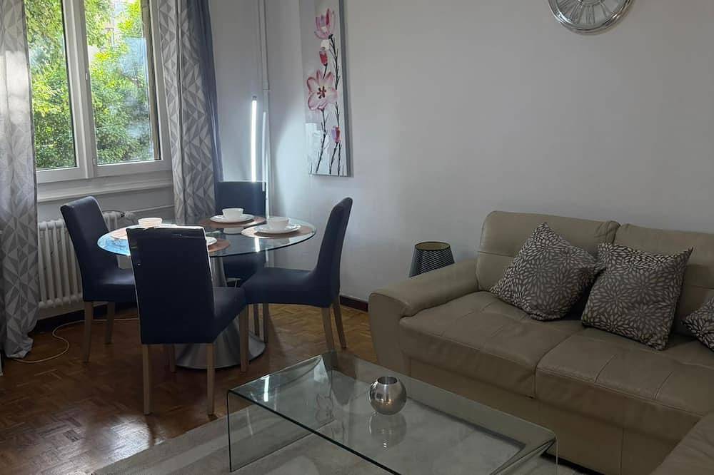 Appartamento intero, Premium Suite • Downtown Geneva • Un • Lake • Wi-Fi Fiber • Parking • 3 People in Plainpalais, Ginevra