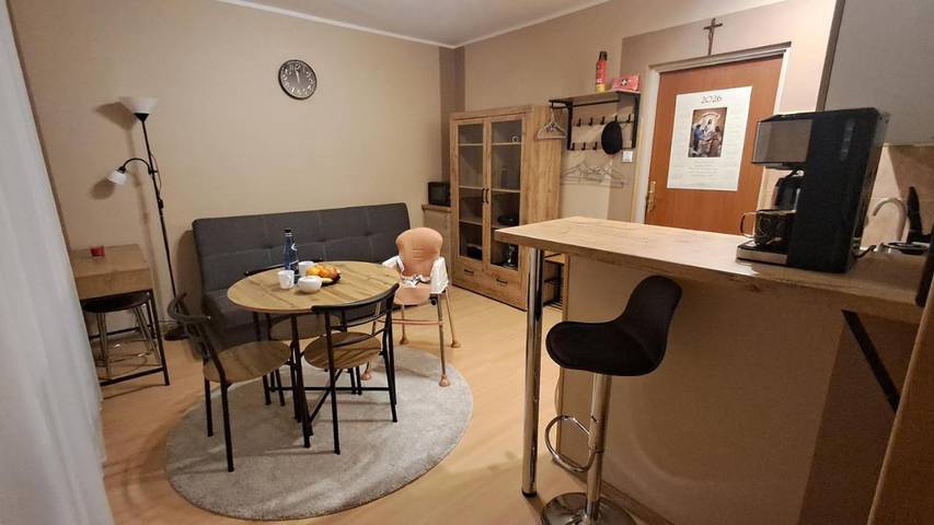 Apartament wakacyjny dla 4 osób, z sauna i jacuzzi oraz basen i ogród, zwierzęta dozwolone w Ryn