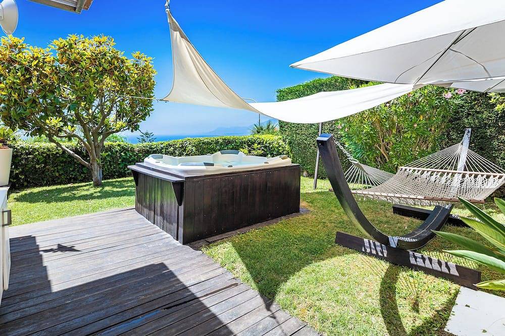 House \"The Seagull\" with garden/ grill/ jacuzzi sea view in Bordighera, Riviera di Ponente
