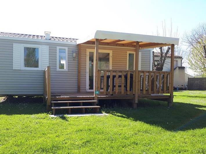 Camping Val de Boutonne - Mobilheim 4 personen - Ibiza 27,5m² + halbüberdachte Terrasse in Saint-Jean-d'Angély, Saint-Jean-d'Angély und Umgebung
