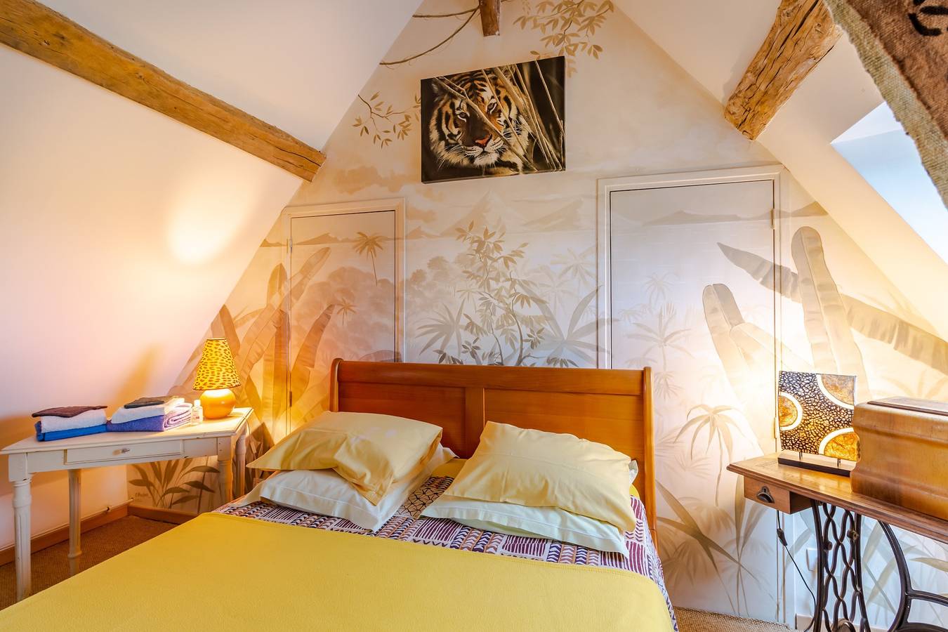 La Maison des Deux Cantous – Exotic Guest Rooms in Saint-Jory-las-Bloux, Périgord Vert