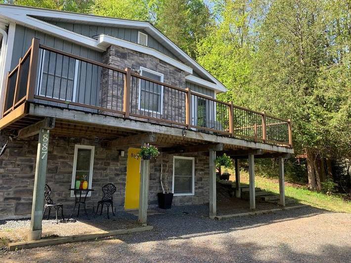 Chalet pour 6 personnes, avec jardin ainsi que jacuzzi et terrasse, animaux acceptés dans Mont-Tremblant