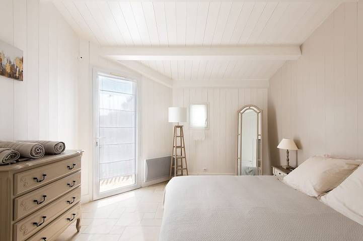 Très belle villa avec piscine chauffée à 100m de la plage ! in Le Bois-Plage-en-Ré, Île de Ré