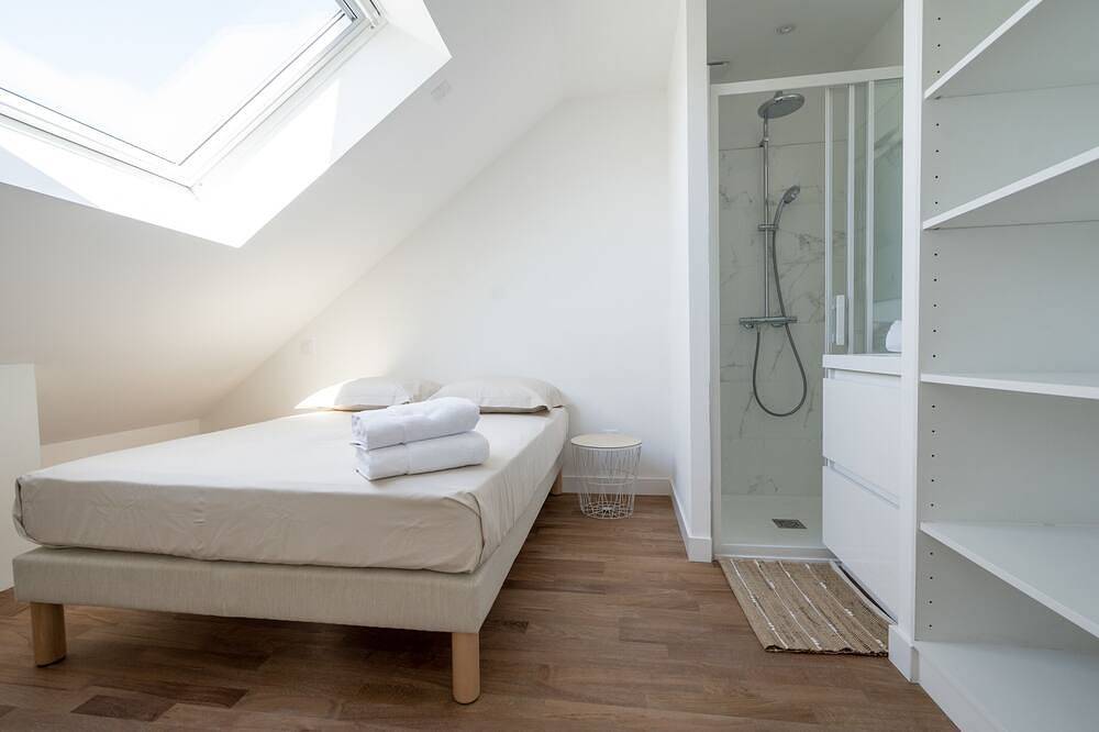 Appartement entier, Le Poulorio 12- Proche Gare - dernier etage in Lorient, Côte des Mégalithes