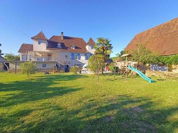 Gîte pour 9 personnes, avec terrasse à Altillac