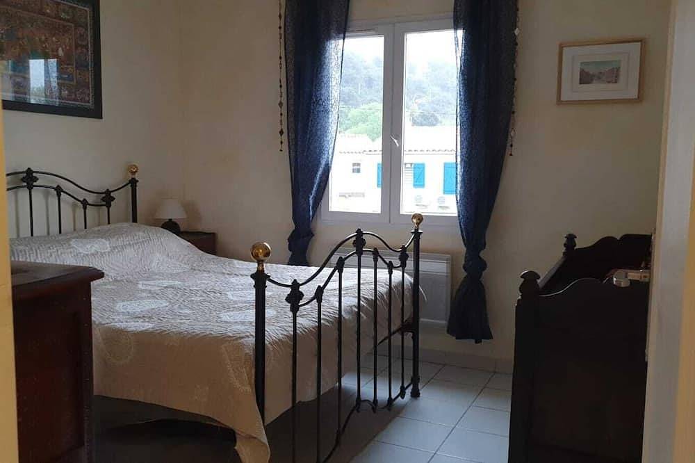 Villa provençale climatisée, jardin 300 m2, calme, plages et village à pied in Villeneuve-Loubet, Côte méditerranéenne (France)