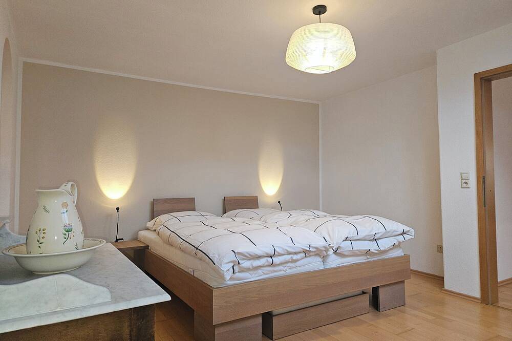 Ganze Wohnung, The View ist zurück! Stilvolle Ferienwohnung mit Traumblick, Ammersee Region in Landsberg am Lech, Romantische Straße