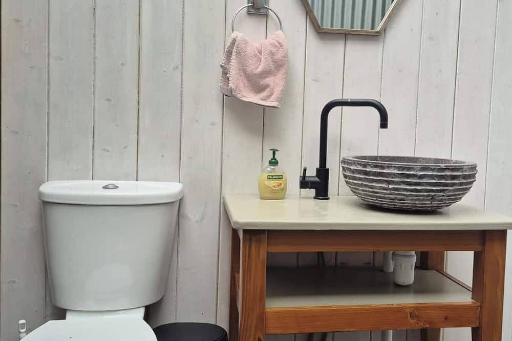 Unique Retreat Sleeps 2 with Hot Tub & Pets Ok in Glenagarriff, County Cork